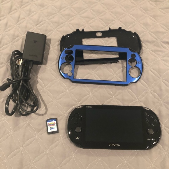 PS Vita with WiFi Bundle - Picture 1 of 7